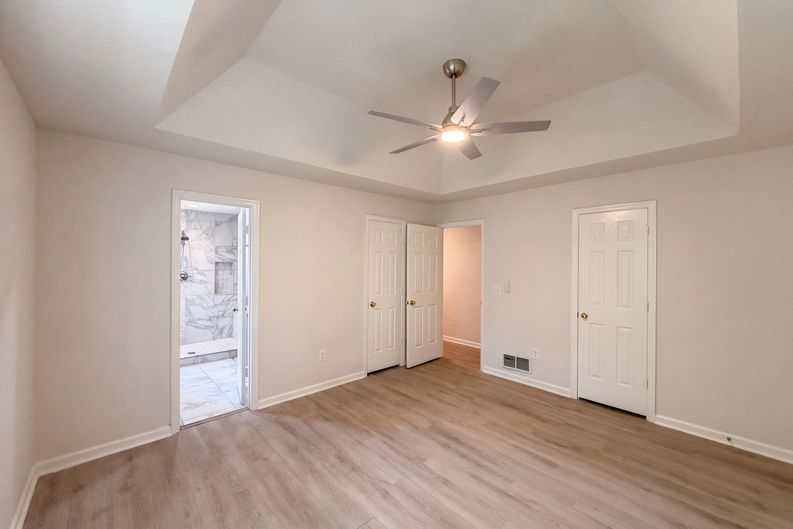 Photo 4 of 29 of 3108 Rock Creek Dr, Rex, GA