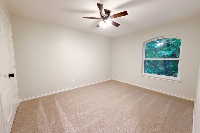 Photo 18 of 31 of 2228 Silverthorn Ln, Flower Mound, TX