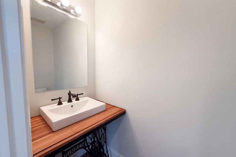 Photo 9 of 25 of 7904 Saddlehorn Ct, Manassas, VA
