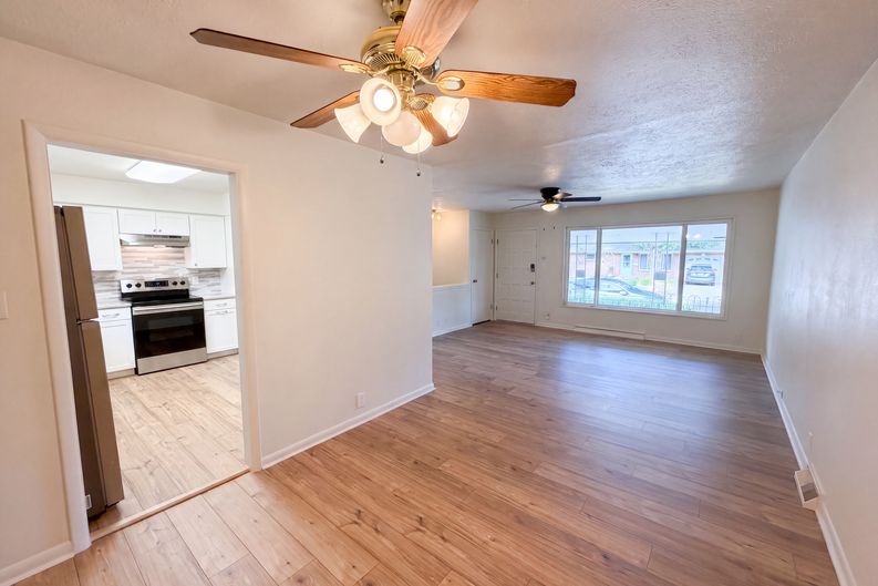 Photo 8 of 29 of 3352 W Aksarben Ave, Littleton, CO