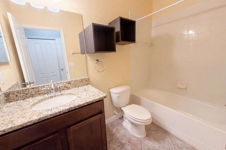 Photo 23 of 37 of 626 Tanana Fall Dr, Ruskin, FL