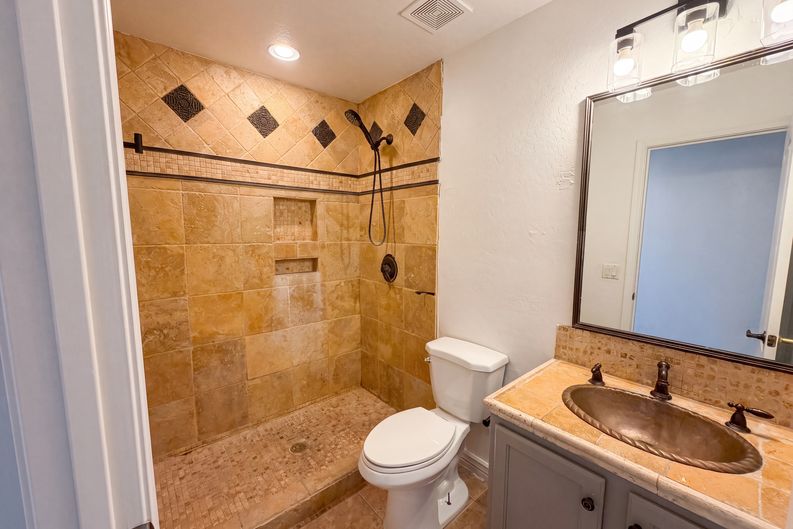Photo 15 of 35 of 17645 W Hale Bopp Dr, Goodyear, AZ