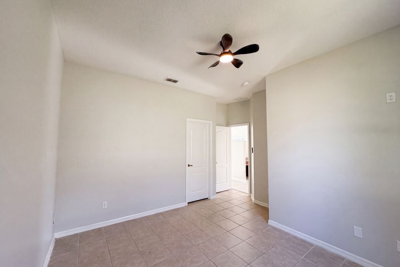 Photo 4 of 24 of 204 Round Man St, Leesburg, FL