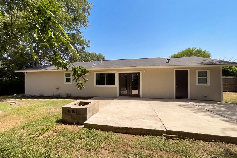 Photo 5 of 18 of 7303 Havenbrook Dr, San Antonio, TX