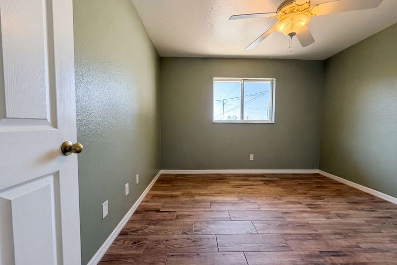 Photo 15 of 23 of 102 SE 43rd Ln, Cape Coral, FL