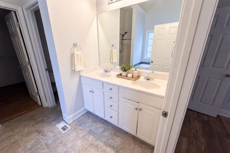 Photo 17 of 43 of 8230 Mossybrook Ln, Douglasville, GA