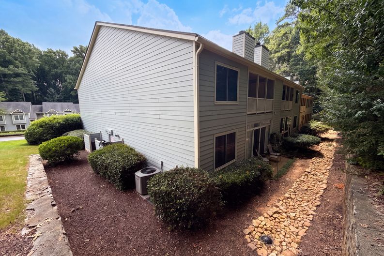 Photo 9 of 26 of 18 Springhedge Ct SE, Smyrna, GA