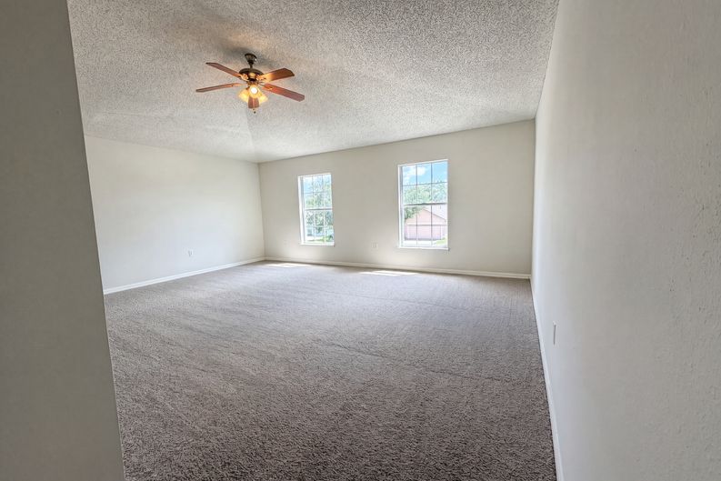 Photo 9 of 26 of 2158 Willesdon Dr W, Jacksonville, FL