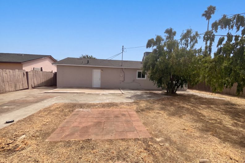 Photo 5 of 21 of 6920 Briggs Dr, Sacramento, CA