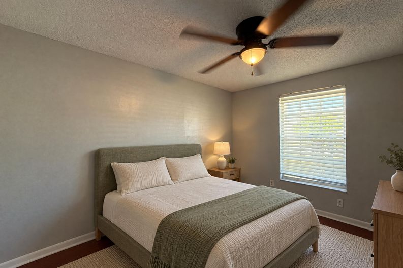 Photo 11 of 17 of 16005 Woodpine Dr, Tampa, FL