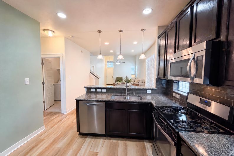 Photo 7 of 27 of 2101 Rivers Edge Way, Austin, TX