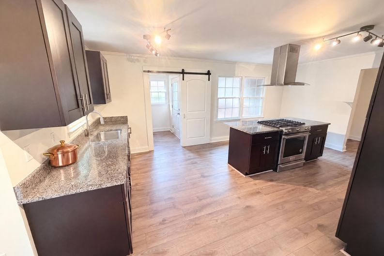 Photo 6 of 22 of 2674 Skylane Dr, Marietta, GA