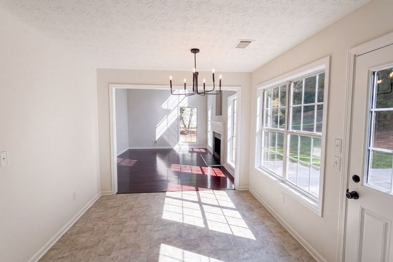 Photo 10 of 25 of 1668 Bennett Dr, McDonough, GA