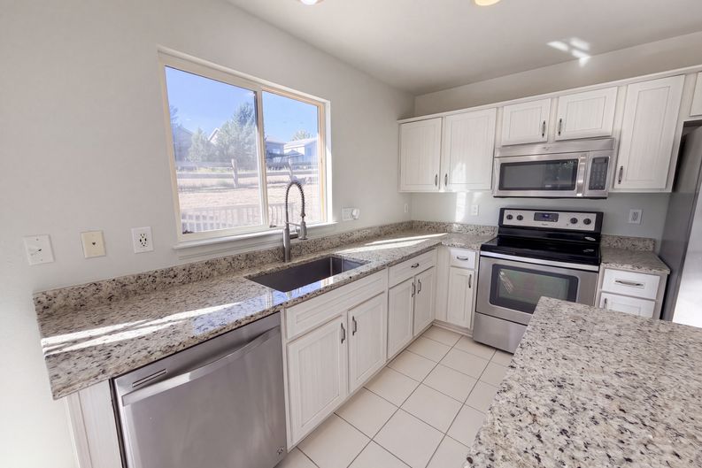Photo 21 of 27 of 10009 Strathfield Ln, Highlands Ranch, CO