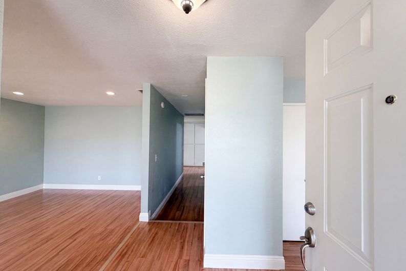 Photo 9 of 25 of 7804 McClintock Way, Sacramento, CA