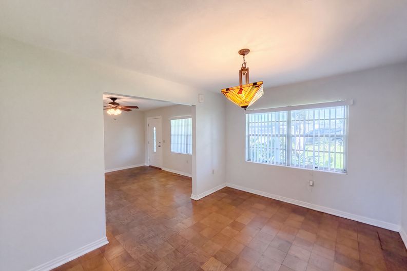 Photo 7 of 21 of 1305 W Spencer St, Plant City, FL