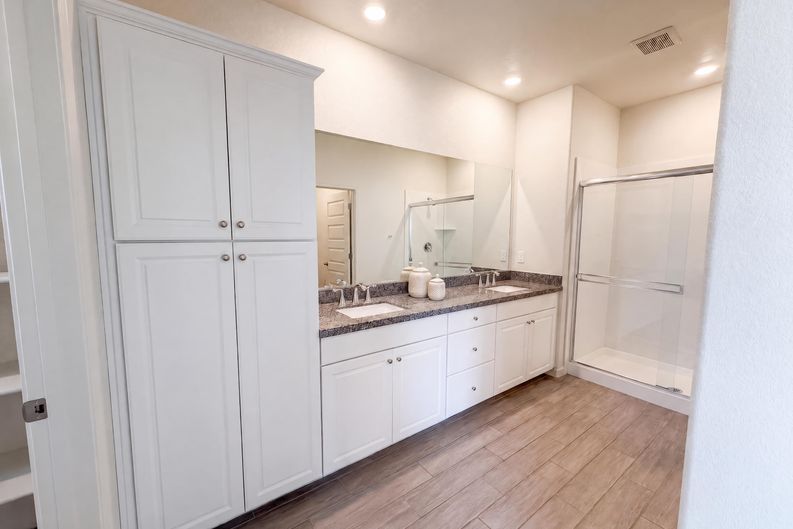Photo 7 of 25 of 1687 Pena Ln, Woodland, CA