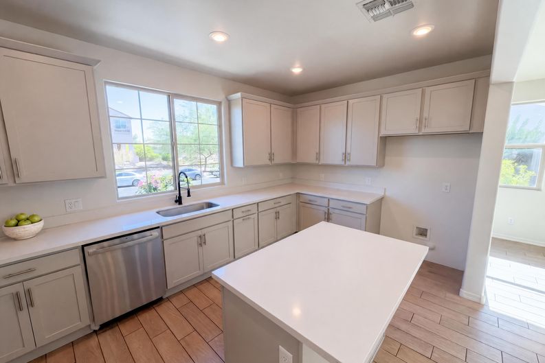 Photo 7 of 46 of 15237 W Sherman St, Goodyear, AZ