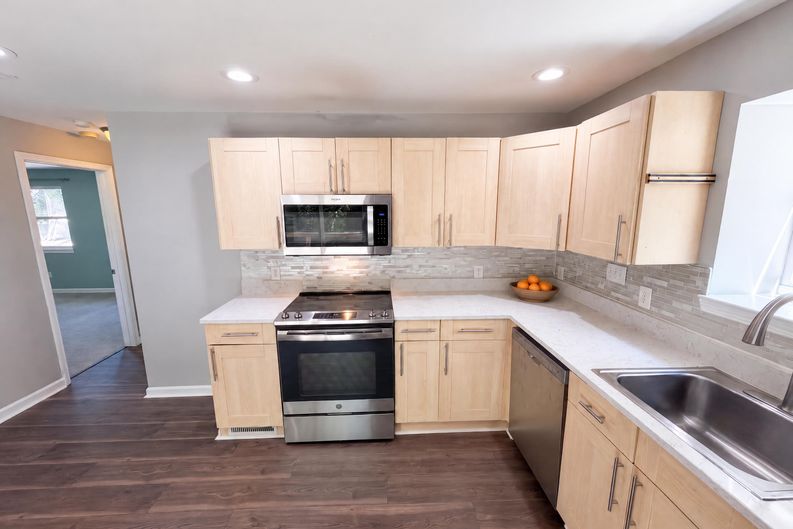 Photo 6 of 29 of 1322 Carolyn Dr, Charlotte, NC