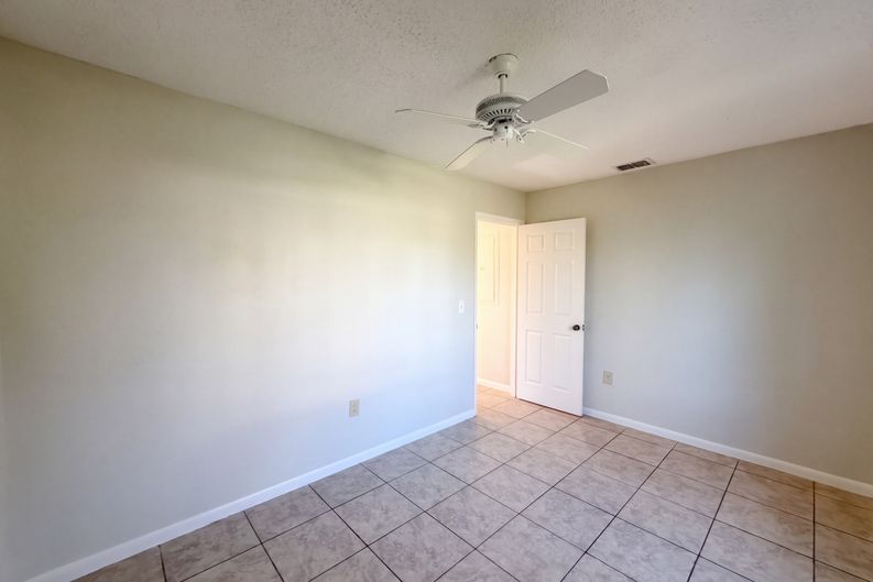 Photo 10 of 17 of 8801 SE 89th St, Ocala, FL
