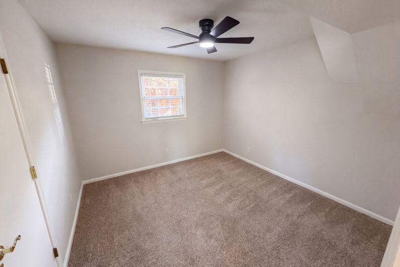 Photo 16 of 41 of 1030 McLaughlin Dr, Charlotte, NC
