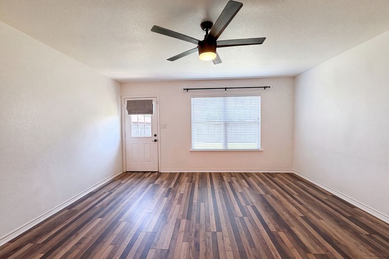 Photo 4 of 16 of 3132 Evangeline Rd, Fort Worth, TX