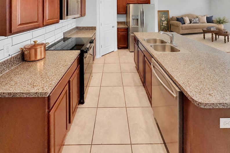 Photo 13 of 23 of 10113 Rosemary Leaf Ln, Riverview, FL