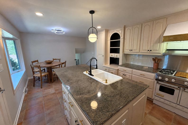 Photo 29 of 41 of 1030 McLaughlin Dr, Charlotte, NC