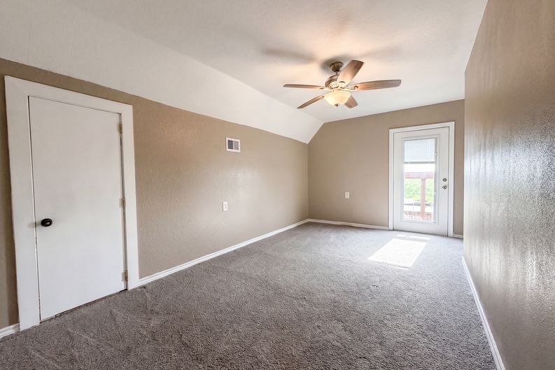 Photo 4 of 19 of 552 Marshall Johnson Ave S, Port Lavaca, TX