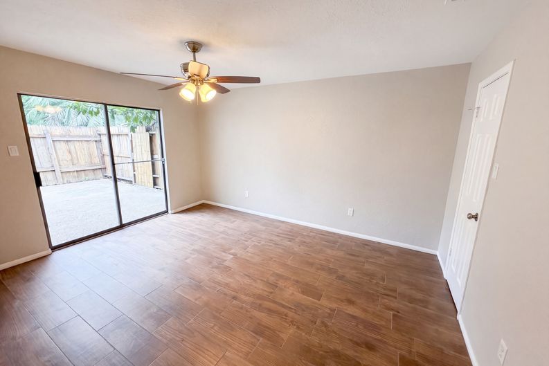 Photo 11 of 32 of 1746 Cloister Dr, Crosby, TX