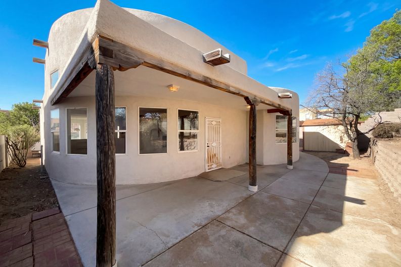 Photo 5 of 18 of 6331 Pima Pl NW, Albuquerque, NM