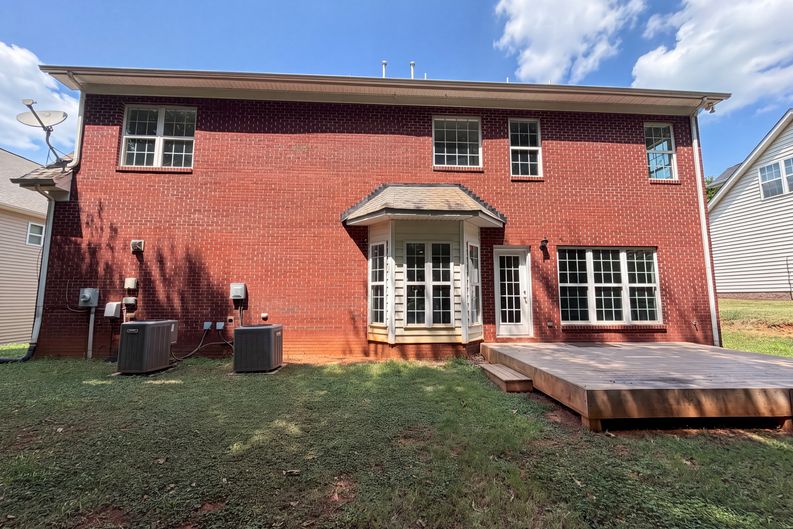 Photo 5 of 23 of 6420 Torrence Trace Dr, Huntersville, NC