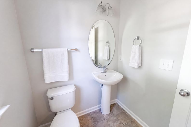 Photo 12 of 18 of 2502 Harwood Hills Ln, Charlotte, NC