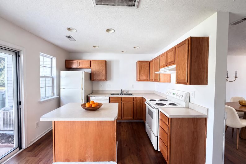 Photo 7 of 18 of 14205 Tranters Creek Ln, Charlotte, NC