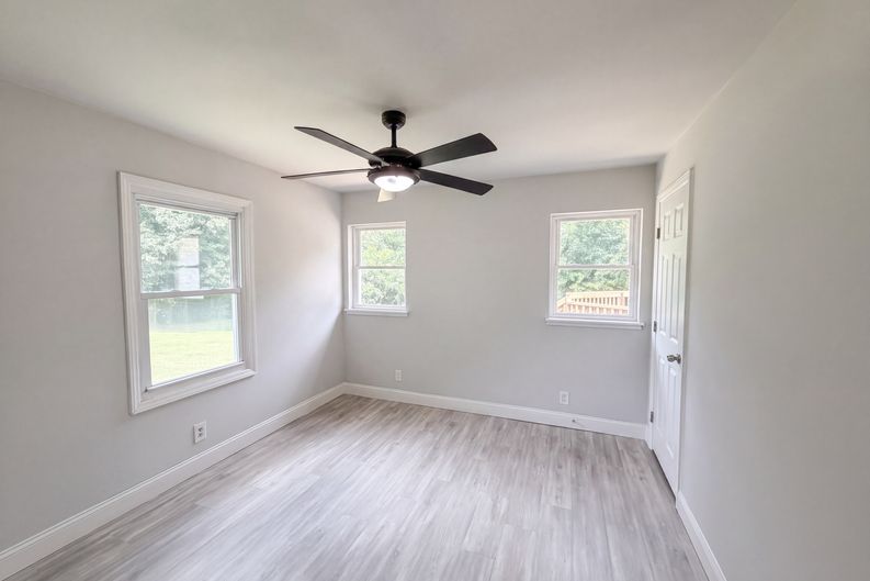 Photo 14 of 21 of 704 Morningside Dr, Mount Holly, NC