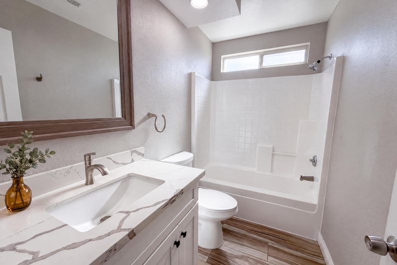Photo 12 of 21 of 16960 Sorrento Ln, Victorville, CA