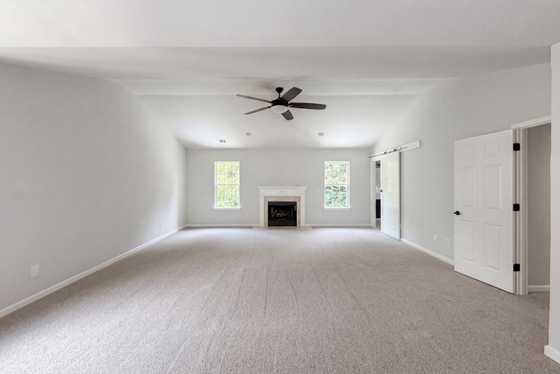 Photo 4 of 23 of 4024 Fifendrum Ln, Charlotte, NC