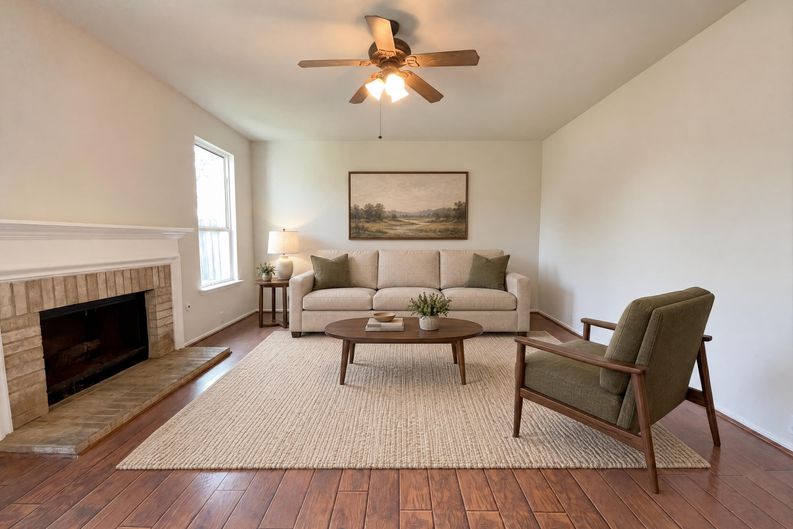 Photo 3 of 22 of 11919 Leaf Oak Dr, Houston, TX