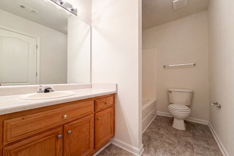 Photo 10 of 18 of 10543 Crabtree Dr, Jonesboro, GA