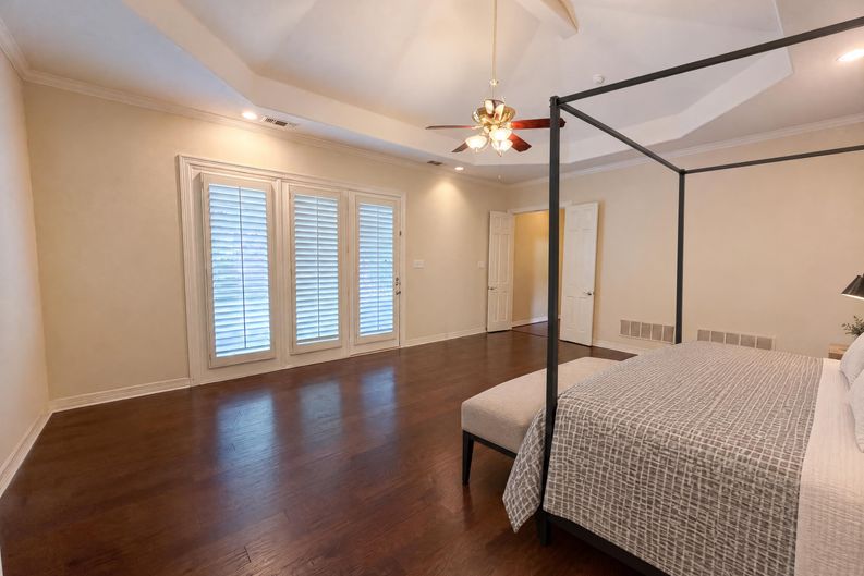 Photo 4 of 29 of 619 Edgewood Ln, Red Oak, TX