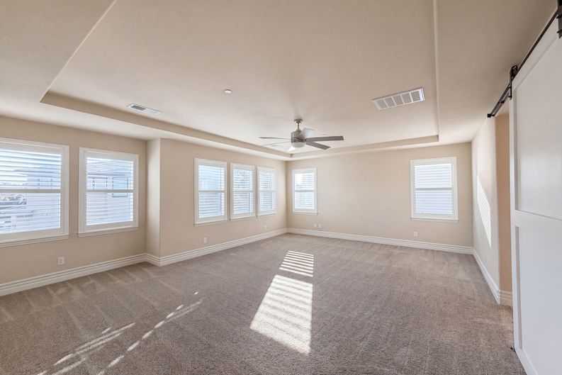 Photo 4 of 36 of 5601 Lakepointe Dr, Rocklin, CA