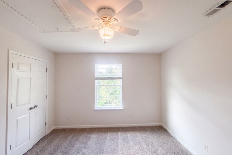 Photo 7 of 24 of 2722 Quail Oaks Dr, Greensboro, NC