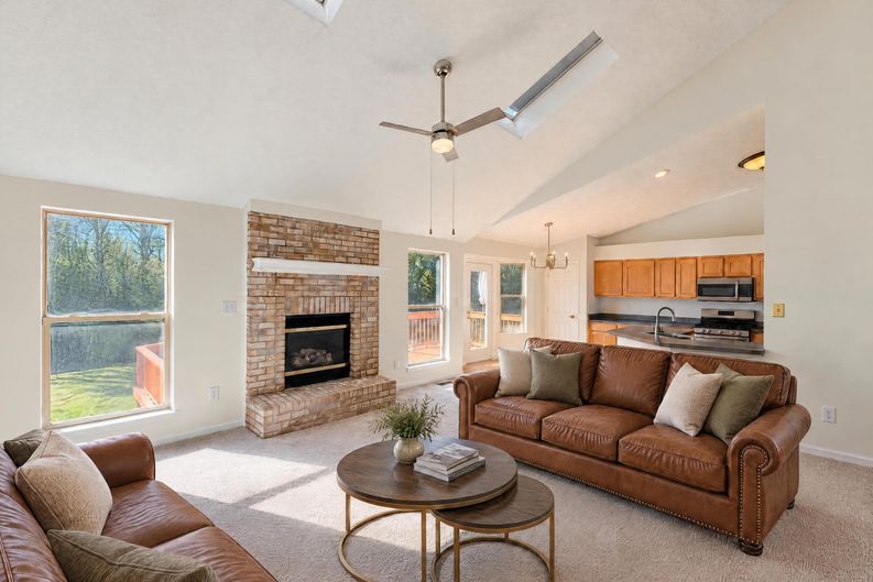 Photo 4 of 28 of 9113 Tenor Way, Indianapolis, IN