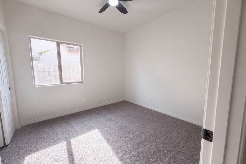 Photo 11 of 18 of 810 W Whistling Thorn Ave, San Tan Valley, AZ