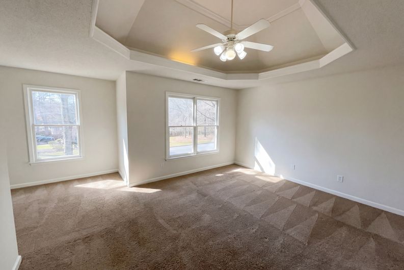 Photo 4 of 28 of 1012 Crown Corners Dr, McDonough, GA