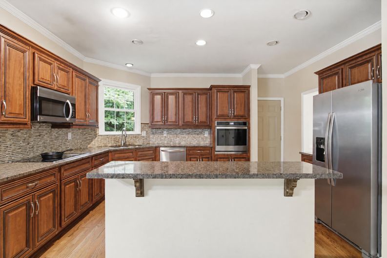 Photo 13 of 47 of 11715 Dunhill Place Dr, Johns Creek, GA