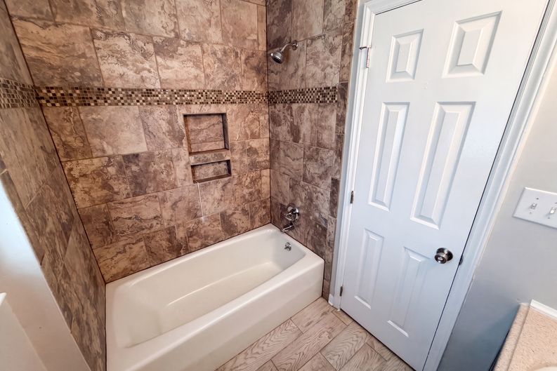 Photo 15 of 24 of 6735 Carmel Hills Dr, Charlotte, NC