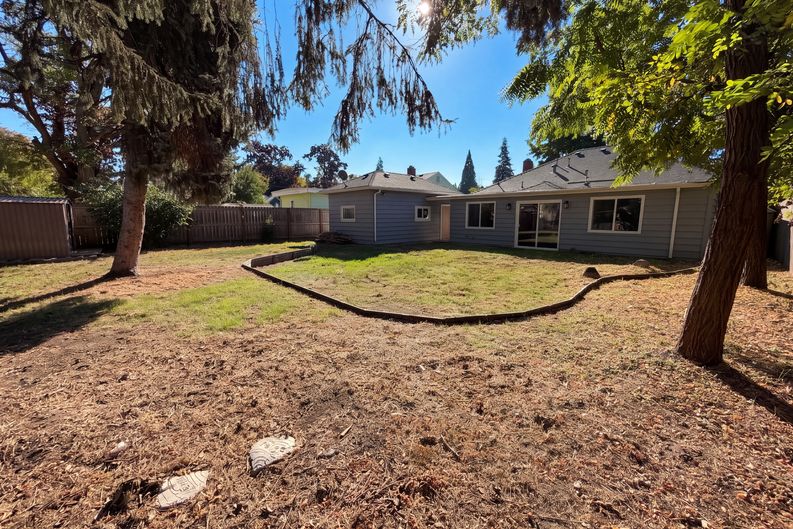 Photo 5 of 23 of 563 Manbrin Dr N, Keizer, OR