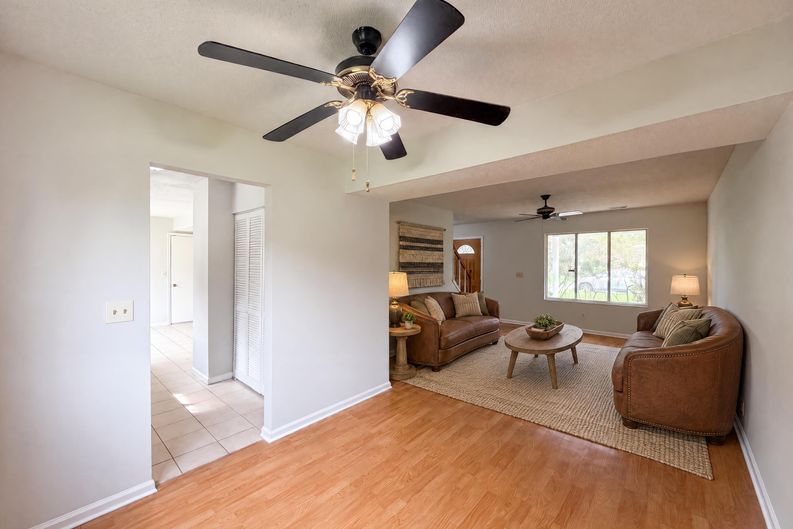 Photo 3 of 20 of 6786 Moss Ct, North Charleston, SC
