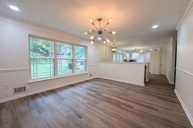 Photo 8 of 23 of 1909 Wisterwood Dr, Hoover, AL